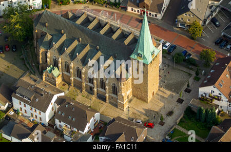 San Maurizio nella cattedrale di Niederwenigern, chiesa, Hattingen, Ruhr, Renania settentrionale-Vestfalia, Germania, Europa, vista aerea, Foto Stock