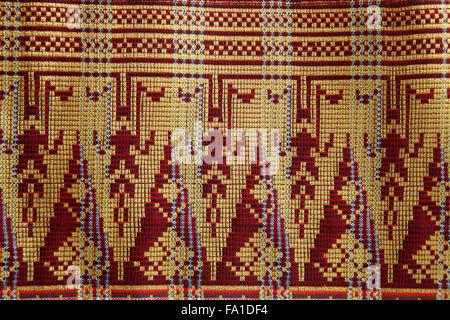 Malaysia Songket .Songket è un tessuto che appartiene alla famiglia brocade di tessili di Indonesia, Malaysia e Brunei. Si tratta di ha Foto Stock