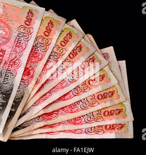 Cinquanta sterline banconote ventaglio con tracciato di ritaglio sfondo nero square Foto Stock