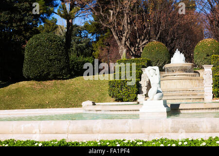 Fontana nel parco di Pedralbes Royal Palace. Barcellona Catalogna Foto Stock