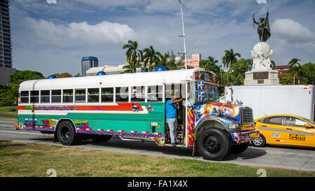 Bus di pollo, Panama City, America Centrale Foto Stock