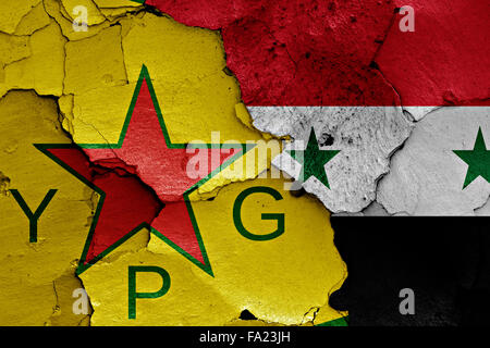 Bandiere di YPG e Siria dipinta sulla parete incrinato Foto Stock