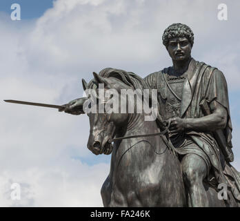 Giuseppe Poniatowski monumento davanti al Palazzo Presidenziale di Polonia. Varsavia Foto Stock