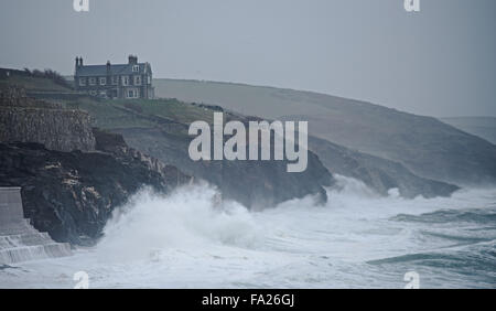 Tempesta di Porthleven Foto Stock