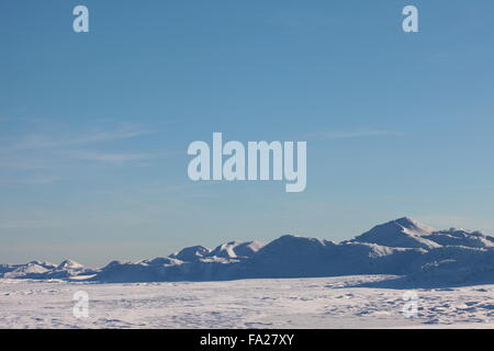 Vuoto paesaggio invernale Arctic ice e cielo Foto Stock