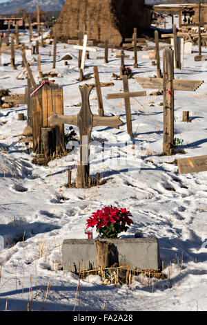 San Geronimo rovina Chiesa e cimitero di antiche Native American Taos Pueblo al di fuori di Taos, Nuovo Messico. Il pueblo sono considerati per essere uno dei più antichi abitata continuamente europee negli Stati Uniti ed è designato un Sito Patrimonio Mondiale dell'UNESCO. Foto Stock