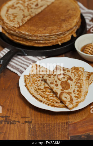 Frittelle o Blintzes russo Foto Stock