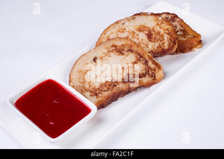 Prima colazione continentale - toast, marmellata Foto Stock