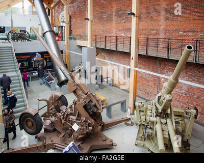 Una sala all'interno del Royal Armouries Museum a Fort Nelson, Portsmouth, Inghilterra Foto Stock