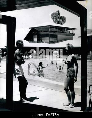 1968 - di lusso a Las Vegas uno degli splendidi alberghi con il suo casinò, pavimento mostra, piscina, cappella per matrimoni, è chiamato Desert Inn. Solo un paio di ore da Hollywood da aria, questi luoghi sono spesso il weekend luogo di riposo delle stelle. © Keystone Pictures USA/ZUMAPRESS.com/Alamy Live News Foto Stock