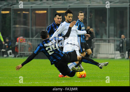 Milano, Italia. Dicembre 20th, 2015. Felipe Anderson di SS Lazio in azione durante la Serie A italiana League Soccer match tra Inter e Milan e SS Lazio a San Siro di Milano, Italia. Credito: Gaetano Piazzolla/Alamy Live News Foto Stock