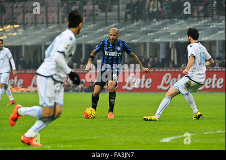 Milano, Italia. Dicembre 20th, 2015. Felipe Melo di FC Inter in azione durante la Serie A italiana League Soccer match tra Inter e Milan e SS Lazio a San Siro di Milano, Italia. Credito: Gaetano Piazzolla/Alamy Live News Foto Stock