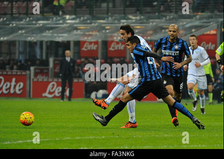 Milano, Italia. Dicembre 20th, 2015. Jeison Murillo di FC Inter in azione durante la Serie A italiana League Soccer match tra Inter e Milan e SS Lazio a San Siro di Milano, Italia. Credito: Gaetano Piazzolla/Alamy Live News Foto Stock