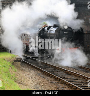 LMS Stanier Classe 5, 'Black 5', 45337, tirando un treno sulla North Norfolk ferroviarie, Norfolk, Inghilterra, Regno Unito. Foto Stock