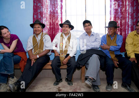 Gli spettatori, musicisti, capi di governo al 500 anno celebrazione di Luribay, Bolivia, un piccolo villaggio boliviano, Sud America Foto Stock