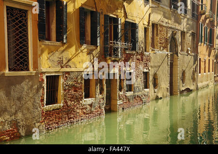 Venezia, Rio (piccolo canale) S Anzolo Foto Stock