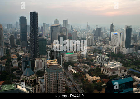 Paesaggio, viste. Banyan Tree tetto Vertigo e Luna Bar, Ristorante, , Bangkok , Thailandia. Vista sulla città, bar Vertigo e Re Foto Stock