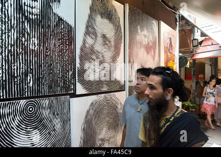 Galleria d'arte nel mercato del fine settimana di Chatuchak o mercato Jatujak; è uno dei più grandi del mondo weekend mercati copre area di 70 rai ( Foto Stock