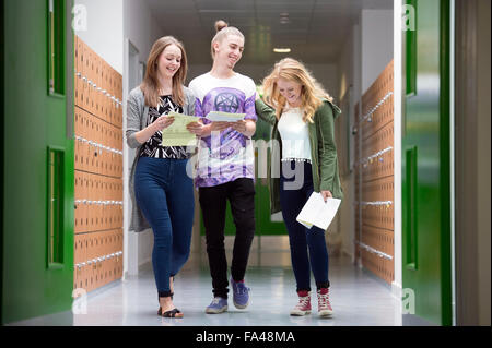 'A'-risultati di livello giorno a Abbeywood Comunità scuola, Bristol REGNO UNITO Foto Stock