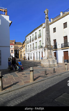 Edifici storici intorno a Plaza del Potro Square nella città vecchia parte di Cordoba, Spagna Foto Stock