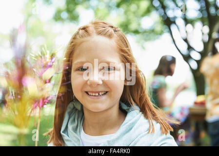 Ritratto di una ragazza sorridente, Monaco di Baviera, Germania Foto Stock