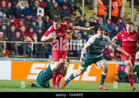 Leicester, Inghilterra, 20th, dicembre, 2015. ERCC Leicester v Munster Munsters Denis Hurley in azione Foto Stock