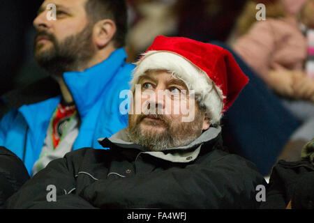 Leicester, Inghilterra, 20th, dicembre, 2015. ERCC Leicester v Munster sostenitore con Santa hat Foto Stock