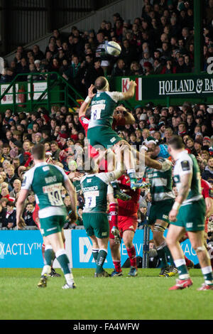 Leicester, Inghilterra, 20th, dicembre, 2015. ERCC Leicester v Munster Lachlan McCaffrey va ariel Foto Stock