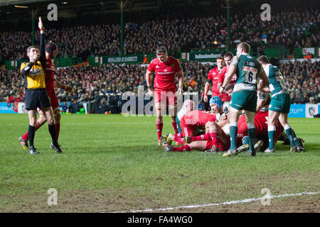 Leicester, Inghilterra, 20th, dicembre, 2015. ERCC Leicester v Munster arbitro Jerome Garces in azione Foto Stock