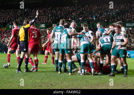 Leicester, Inghilterra, 20th, dicembre, 2015. Arbitro Jerome Garces in azione ERCC Leicester v Munster Foto Stock