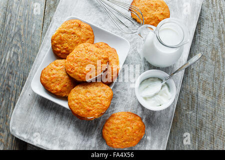 Riempito di crema torta di carote di sandwich cookies Foto Stock