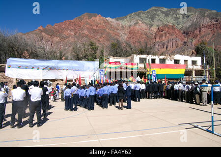 Gli spettatori, musicisti, capi di governo al 500 anno celebrazione di Luribay, Bolivia, un piccolo villaggio boliviano, Sud America Foto Stock