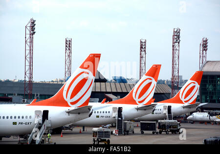 Boeing 737 piani di Gol Airlines Company nell'aeroporto Internazionale di Brasilia in Brasile Foto Stock