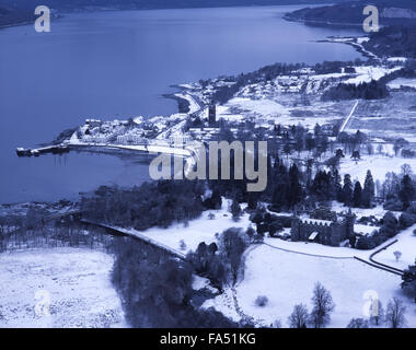 La città di Inveraray visto da Dun na Cuaich d'inverno. Foto Stock