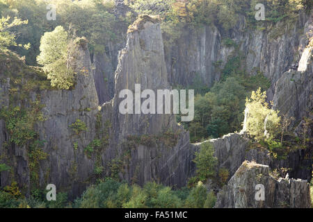 La struttura di pavimento coperto di Glyn Rhonwy cava a Llanberis, Gwynedd, Galles del Nord, Regno Unito Foto Stock