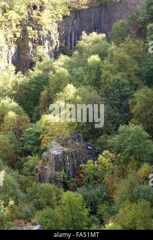 La struttura di pavimento coperto di Glyn Rhonwy cava a Llanberis, Gwynedd, Galles del Nord, Regno Unito Foto Stock