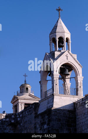 Il campanile della chiesa della Natività, o la Basilica della Natività a ovest della città di Betlemme territori palestinesi Foto Stock