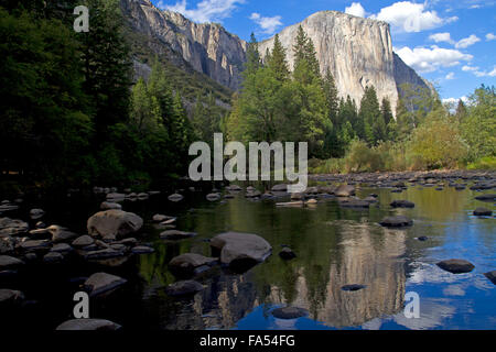 Il fiume Merced e El Capitan Foto Stock