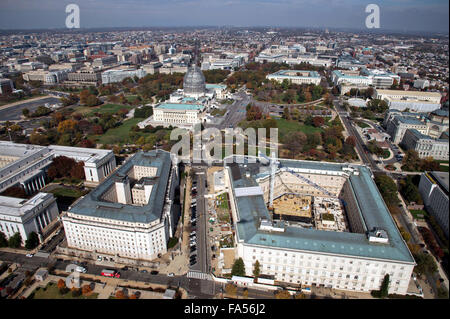 Vista della casa edifici per uffici e degli Stati Uniti Capitol durante i lavori di ristrutturazione 10 Dicembre 2015 a Washington, DC. Foto Stock