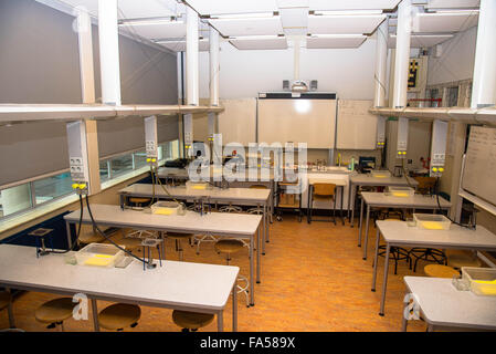 Svuotare la scienza classe a highschool in Olanda Foto Stock