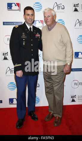 Tony La Russa il quarto Annual Leaders e leggende beneficiando di Gala il salvataggio animale Foundation al Aria Resort & Casino offre: Bob Knight dove: Las Vegas, Nevada, Stati Uniti quando: 20 Nov 2015 Foto Stock