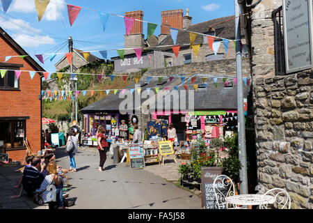 Librerie e negozi di antiquariato in Hay-on-Wye, POWYS, GALLES: città di libri. Foto Stock