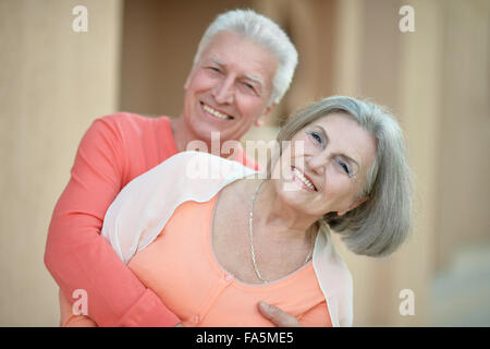 "Bella coppia di anziani per esterno Foto Stock