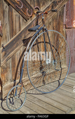 Vecchia bicicletta, Silverton, Colorado, STATI UNITI D'AMERICA Foto Stock