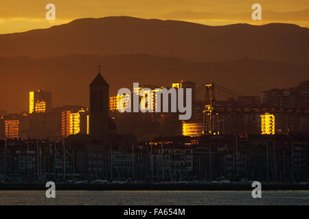 Las Arenas di Getxo e ponte sospeso di sunrise Foto Stock