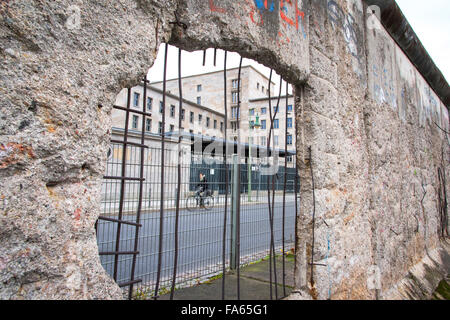Resti del muro di Berlino al terrore Museum Germania Foto Stock