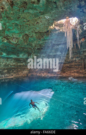 Cenote Samula, vicino a Valladolid, Yucatan, Messico Foto Stock