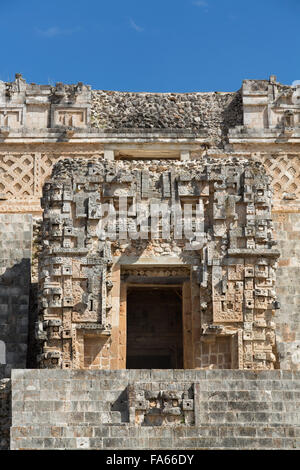 Casa del mago, Uxmal Maya sito archeologico, Yucatan, Messico Foto Stock