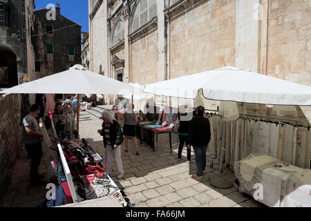 I turisti in Piazza Gundulic, Dubrovnik-Neretva County, costa dalmata, Mare Adriatico, Croazia, Balcani, Europa, Unesco World Foto Stock