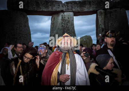 Wiltshire, Regno Unito. 22 Dic, 2015. Solstizio d'inverno celebrazioni a Stonehenge Credito: Guy Corbishley/Alamy Live News Foto Stock